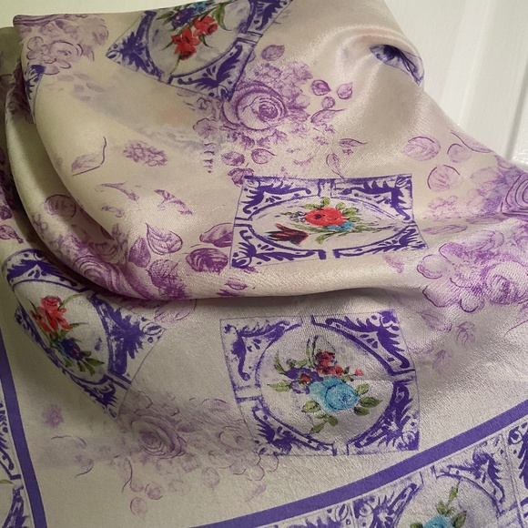 Honey Vintage Silk Scarf - Picture 16 of 16